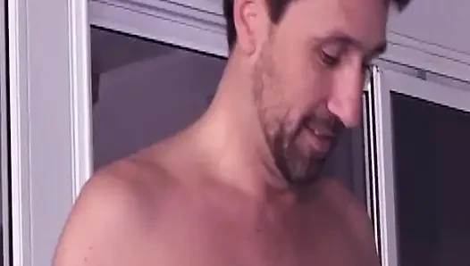 Olgun orta yaşlı seksi kadın buharlı havuzda sekste sert sikiliyor