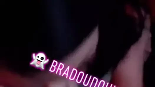 iki Fransız kız emmek