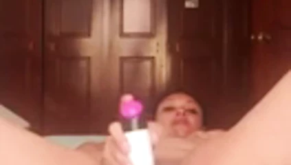 JUGANDO CON MI DILDO