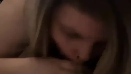 Amatör striptiz yapıyor ve ev yapımı emiyor