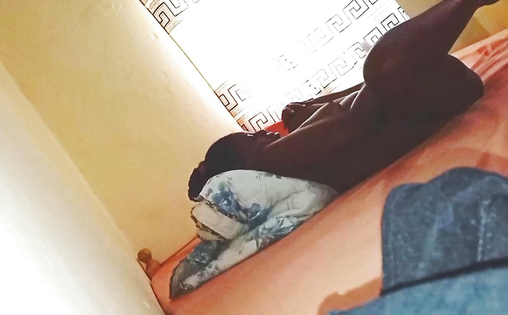 Azgın kaltak büyük zenci yarağına her zaman aç, Afrika'da oluyor