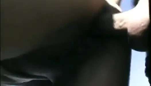 Sarışın Jeany Bee Akdeniz yolculuğu sırasında manzaraları görmeye ve utangaç teneffüsleri ziyarete bayılıyor