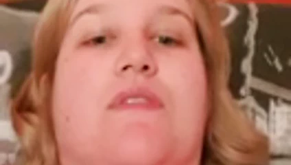 Bbw beth çalış ile ona kedi ve yalıyor ona parmaklar temiz