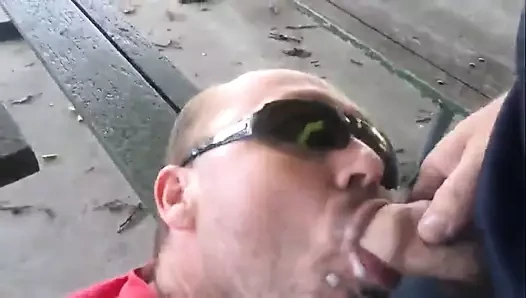 dostum birkaç açık yüz bakımı alır