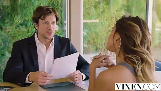 Vixen uma jolie ve amia miley bir yarağı paylaşıyor