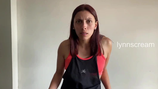 Pantolonunu parçaladıktan sonra amının içine boşalmama izin veriyor!