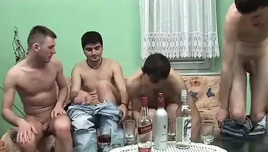 Büyük eşcinsel anal dörtlü grup seks partisi
