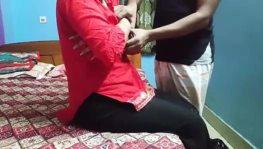 Güzel genç Hintli köylü kız arkadaş sikişiyor