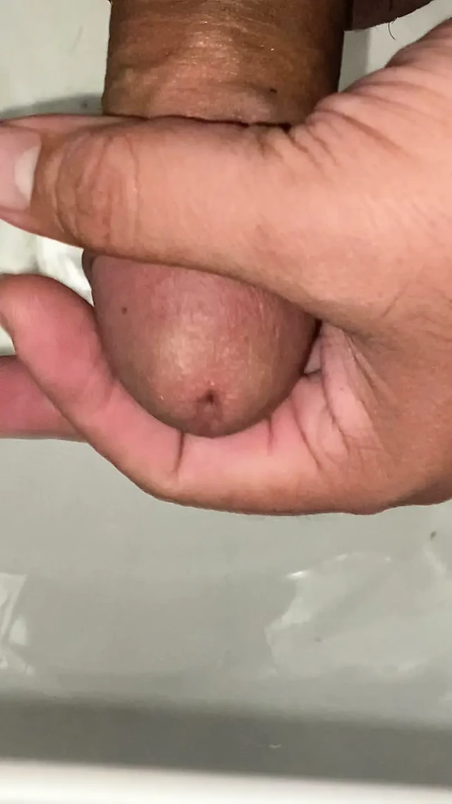 Gerçekten ateş gibi bir sikim var ve içine bir delik açmaya çalışıyorum, tüm o gazı içine boşaltmak için