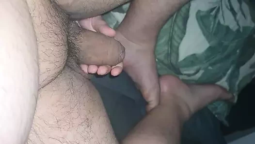 Üvey annem yarağımdaki mastürbasyonunu unutmak istiyor