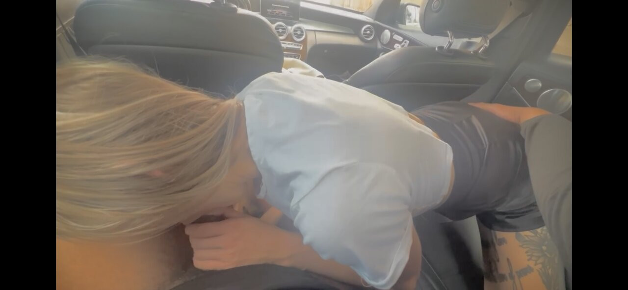 Sıcak minyon sarışın mercedes benz'de amatör bbc oral seks verir!