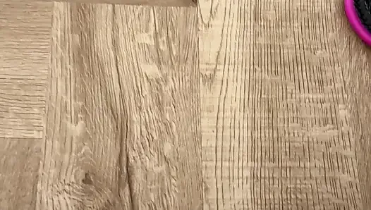 Saç fırçası derinlere bastırıldı