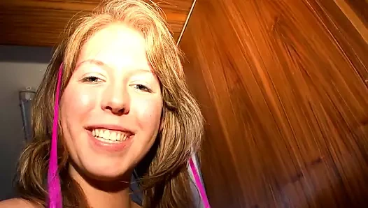 Küçük yumuşak memeli olgun bir sürtükle Alman seksi onu istiyor