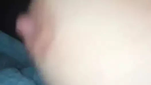 Küçük amımı ovuştururken göğüslerimi izle