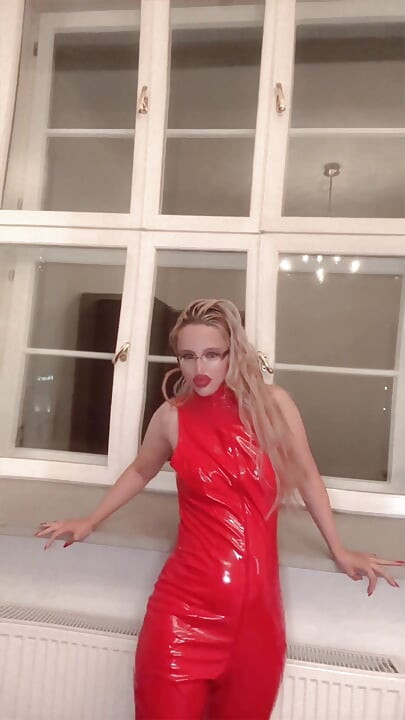 Barbie bebek olmak istiyorum