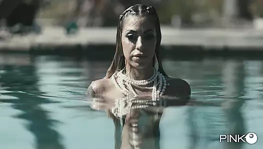 Marika Milani: deniz kızı yarak emiyor ve götten alıyor