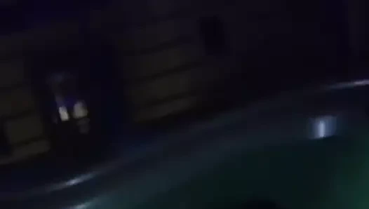 Lilly singh iisuperwomanii sıcak küvet dansı