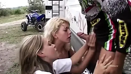 Motokros'ta bir gün iyi bir sikişe dönüşüyor