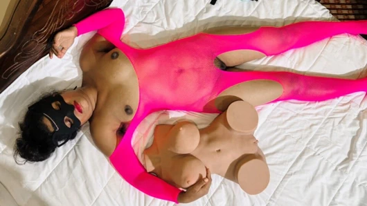 Karımın lezbiyenler yapmak için bir kadına ihtiyacı yok, tantaly seks bebeği var