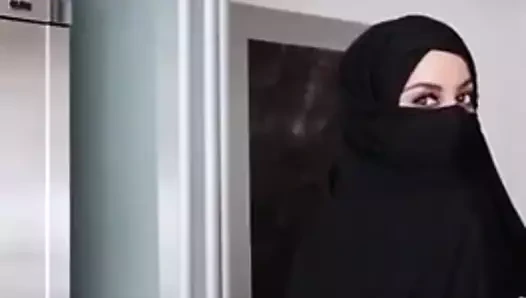 Tesettürlü güzel kız