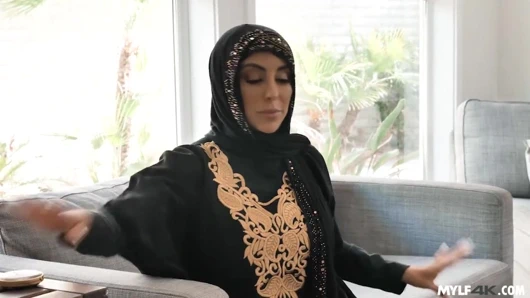 Müslüman karısı adamın aletini alır