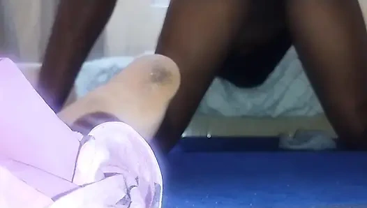 Genç kız umumi banyoda üvey babası tarafından amının içine boşalıyor