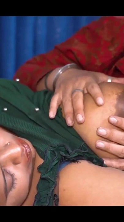 Hintli aptal güzel üniversiteli kızı sikiyor! Hintli gerçek seks | Klip 2