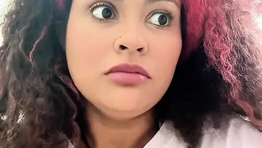 Tombul latin büyük kalın götü geğiriyor ve osuruyor