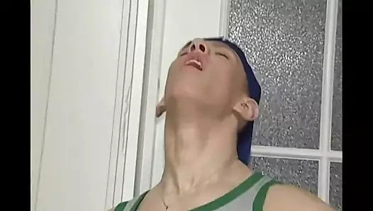 İki genç eşcinsel eğleniyor .. (prezervatifsiz)