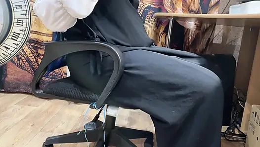 Arap kadın porno izliyor ve mastürbasyon yapıyor. Zevk almak