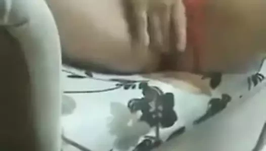 olgun orospu iki tane sikici ariyor