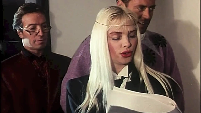 Saygıdeğer Cicciolina Ve Sürtük Arkadaşlarıyla Seks Partisi