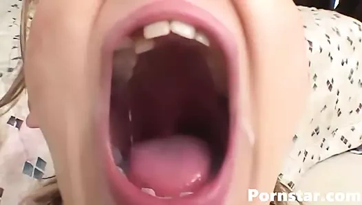 Genç Tiffany Holiday'de sikişmek için ekstra sıkı delikler var