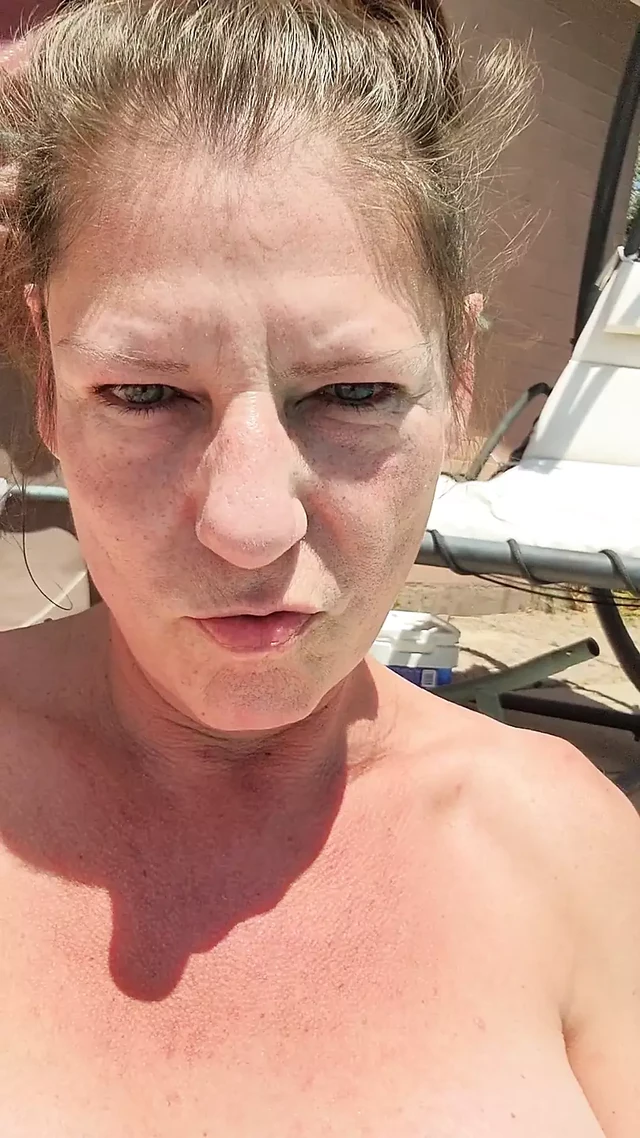 Yüzmek, havuz kenarında mastürbasyon yapmak için anneler günün kutlu olsun