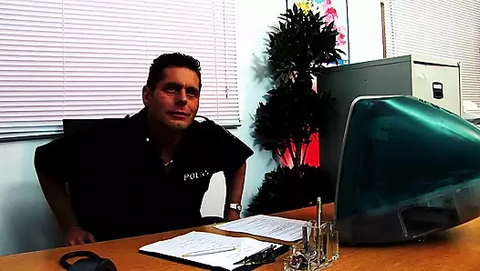 Amy Azurra baştan çıkarıcı bir karşılaşmada azdırıyor ve memnun ediyor