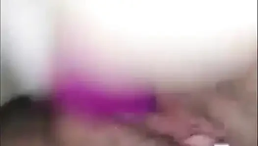 Dildoyla sikilirken fışkırtmalı amcığın kısa derlemesi