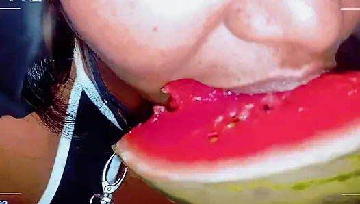 Kolombiyalı meme ucu koltuk altı yalama karpuzlu sürtük rahibe