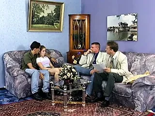 Anne ve kızına ev ziyareti