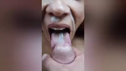 Yorganın götünü havada yarak emiyor ve gırtlağına kadar alıyor