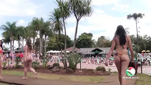 Garota Piscina Thermas Machadinho 2017