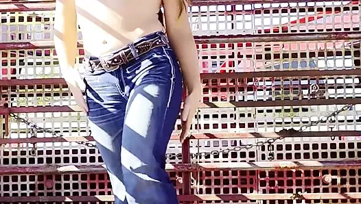 Kızıl saçlı kovboy kız çıplak vücut kokulu külot tadımı amcıkla seni azdırıyor