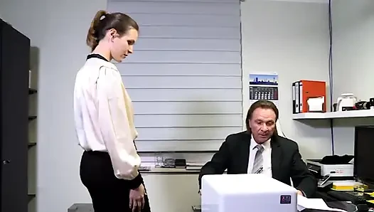 Seksi sekreter ofiste... ağzına boşalma