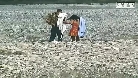 Ev arkadaşım dövmeli tenli bir fahişeyle evde aldatıyor