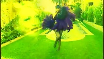 Busty Hint civciv alır kapalı giysiler içinde iddialı açık şerit