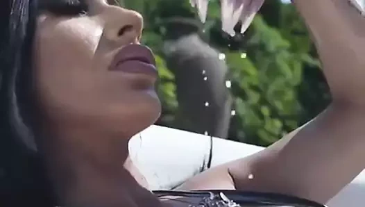 tout le monde peux regarde cette car je suis en plein forme