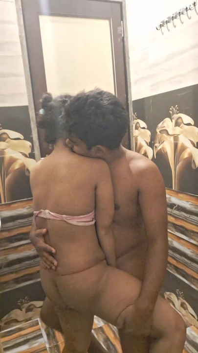 Tuvalet Anal Sert Seks Desi Üniversiteli Kızlar