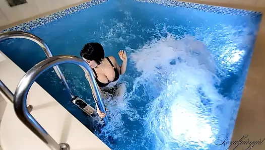 Boğulan bir adamı saksoyla kurtardım ve onu siktim