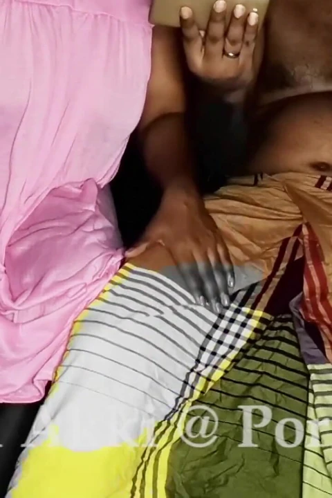 Sri Lankalı olgun kayınvalide üvey kızının kocasıyla sikişiyor