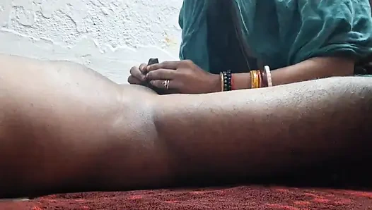 İri göğüslü banuu azgın bir kadın üvey babasıyla sikişiyor ve siyah kalın yarağına biniyor