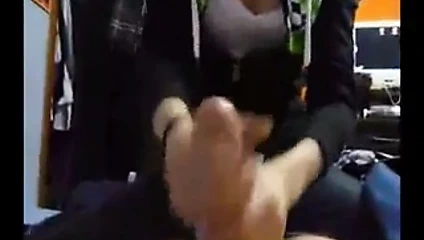 Kolej bebek verir ona oda arkadaşı bir handjob